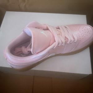 Jordan 1 Low pink size 8 women’s
